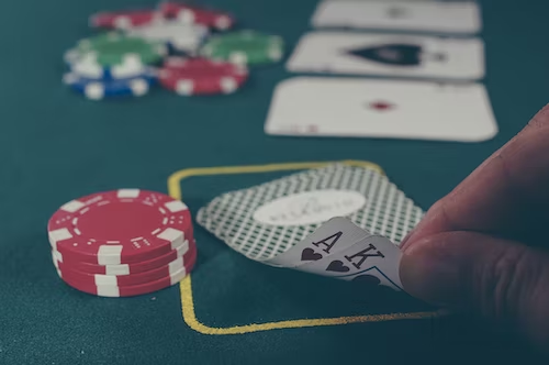 Póker Magyarországon: pénzkereseti lehetőség vagy csak szórakozás?